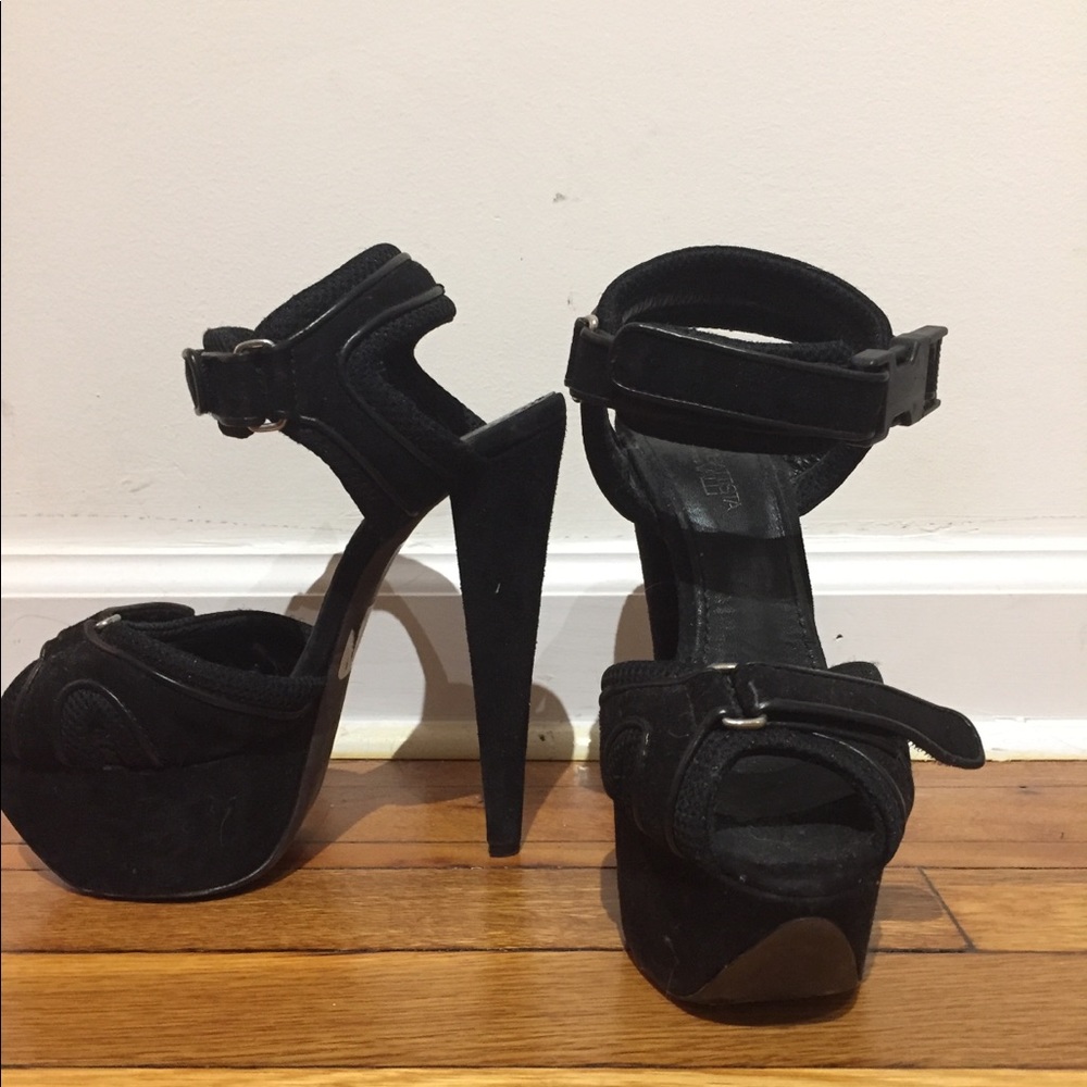 Giambattista Valli suede platform heels sz 36